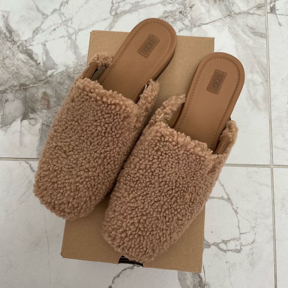 UGG - Picture 4 of 5